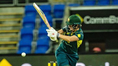 Mooney leads Australia to T20 win over South Africa