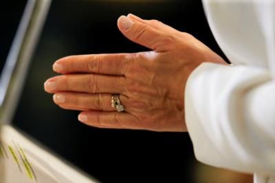 Putin approved for re-election as opposition candidate collects signatures