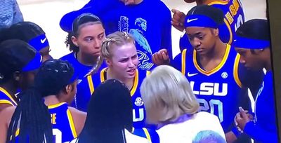 Hailey Van Lith looking so confused by Kim Mulkey drawing up an LSU play had fans laughing