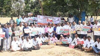 Keragodu flag row: Protests held to condemn stone pelting on Kurubara Sangha hostel in Mandya