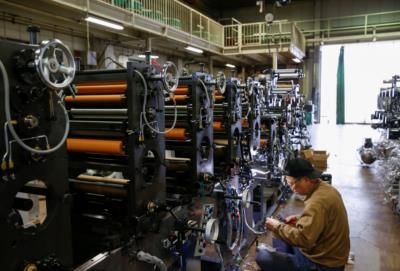 Japan's December Factory Output Rises with Machinery Production