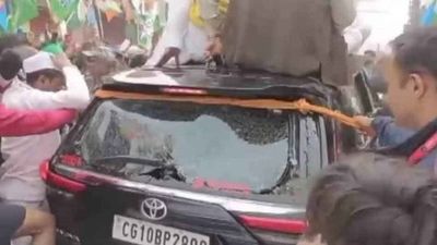 Rahul's vehicle pelted with stones in Malda, alleges Congress leader Adhir