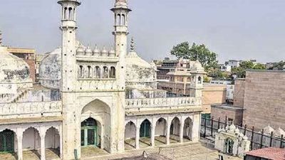 Varanasi court permits Hindu side to offer prayers at Gyanvapi mosque complex