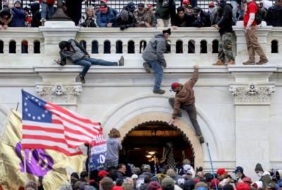 Mob of migrants attack NYPD officers, 4 suspects freed without bail