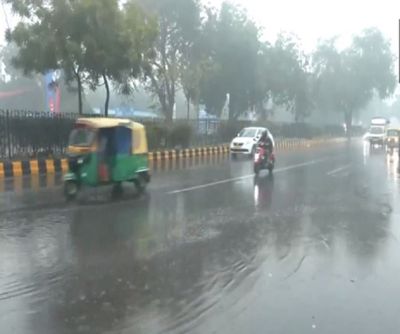 Delhi receives light intensity rainfall amid cold weather, foggy conditions