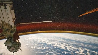 See Earth's atmosphere glow gold in gorgeous photo taken from the ISS