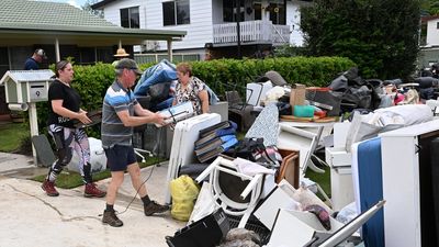 Community prepares for worst as ex-cyclone lingers