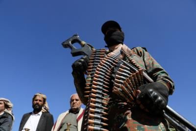 Close call as Houthi missile narrowly misses US warship