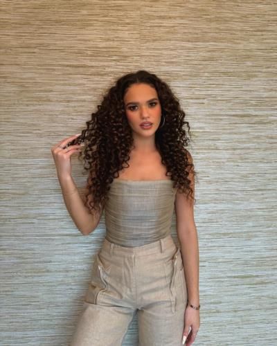 Madison Pettis Stuns with Breathtaking Style and Flawless Confidence
