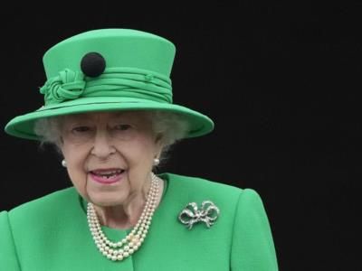 Queen Elizabeth II's Former Range Rover, Used by Obama, Up for Sale