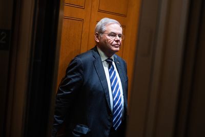 Menendez legal fees spike as donors disappear, FEC filing shows - Roll Call