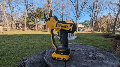 DeWalt 20V MAX 1-1/2 in Cordless Pruner review