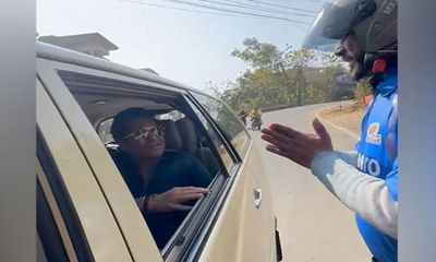 "Sachin meets TENDULKAR": Former India star shares glimpse of heartwarming encounter with fan