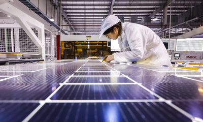 Australia should develop solar PV sector to avoid dependence on China, report finds