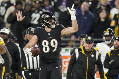 Ravens TE Mark Andrews one of heroes during in-flight medical emergency