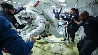 Watch next-generation lightweight spacesuit tested on Zero-G flight (photos, video)