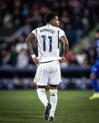 Rodrygo Goes' Intense Focus Showcased in Captivating Moment on Field