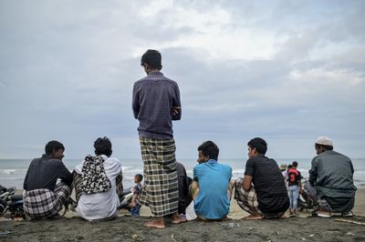 Dozens of Rohingya refugees flee Malaysian immigration detention centre