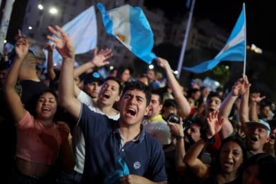Clashes erupt as Argentina debates controversial reforms; support remains divided