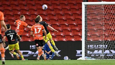 Roar score late to secure A-League draw with Phoenix