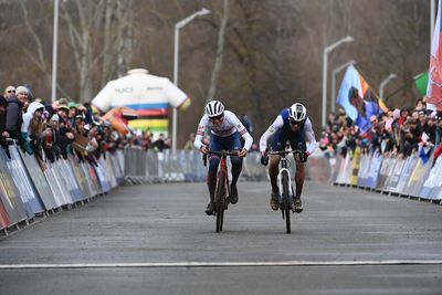 Cyclocross Worlds: France edge out Great Britain for mixed team relay gold