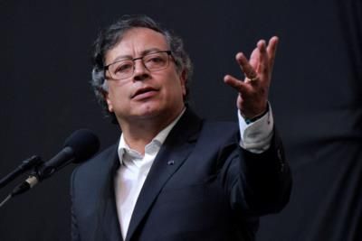 Petro Denies Cabinet Resignations in Colombia Politics