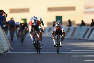 Tim Merlier takes back-to-back sprint wins on AlUla Tour stage 4