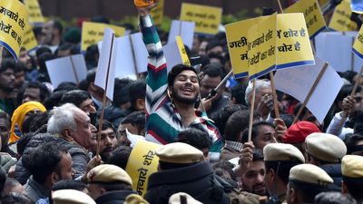 AAP, BJP hold tit-for-tat protests, traffic in Capital comes to a halt