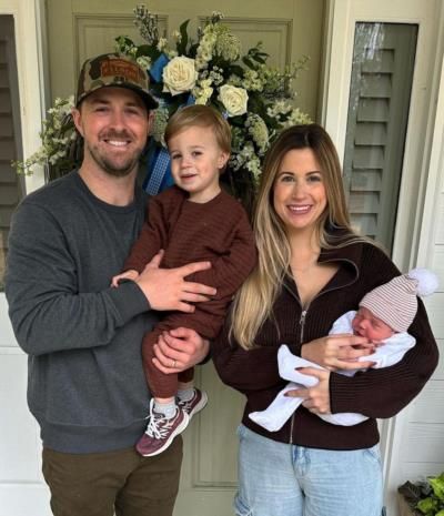 Kyle Farmer's Heartwarming Off-Season Journey with…