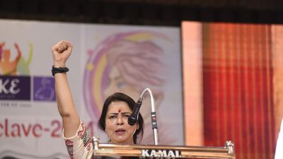 Meenakshi Lekhi loses her cool at youth conclave in Kozhikode