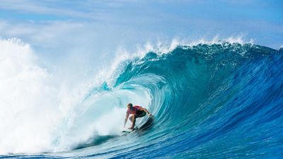 Pipe Pro surfing remains in Hawaii holding pattern