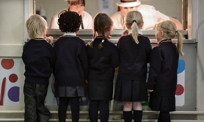 Free school meals ‘cut obesity and help reading skills’ in England, study finds