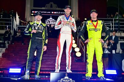 Hamlin holds off Busch to win NASCAR's LA Clash