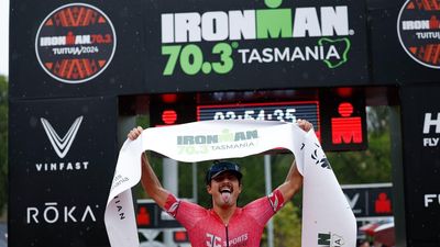 Thompson, Sodaro win wet Hobart triathlon