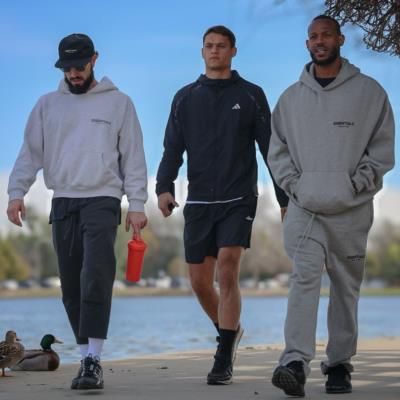 Marlon Wayans and Friends Elevate a Simple Stroll to Legendary