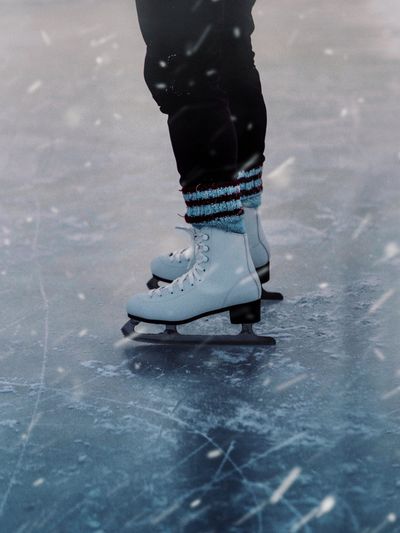 Teenage Chinese speed skaters pull off brilliant trick at Gangwon 2024