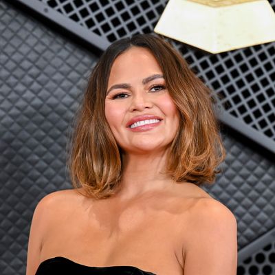 Chrissy Teigen's Hairstylist Tells Us How She Crafted Her Chic Grammy's Bob