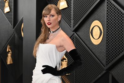 Taylor Swift wins album of the year