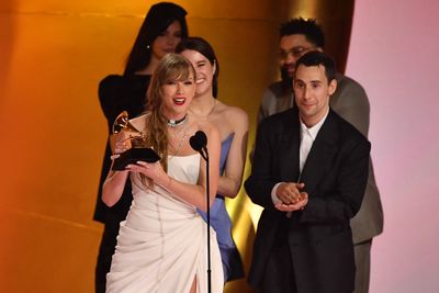 Women sweep the Grammys; Taylor Swift wins best album for record 4th time