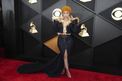 Ice Spice stuns at Grammys debut with iconic Baby Phat look