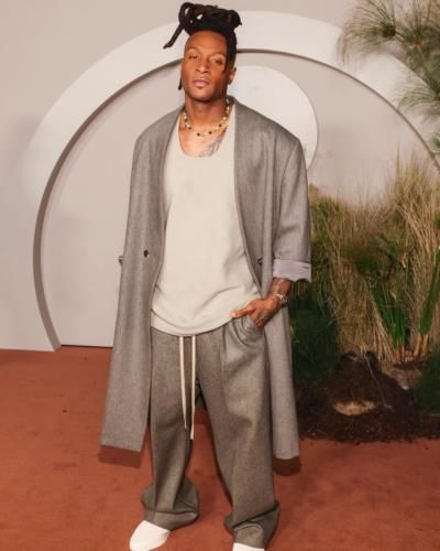 DeAndre Hopkins Embraces Fashionable Urban Style in Recent Photo