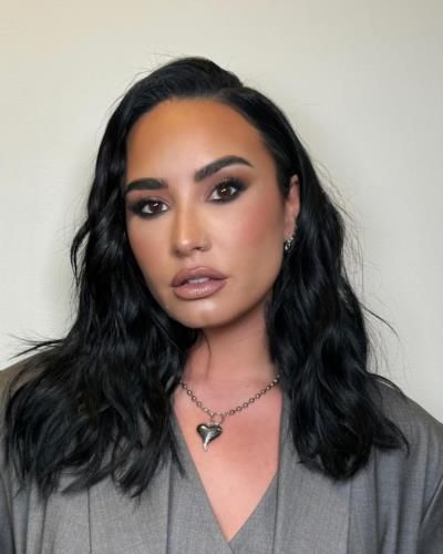 Demi Lovato's Captivating Nude Makeup Look and Stylish Grey Outfit