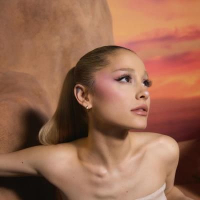 Ariana Grande's Captivating Artistic Pose and Flawless Makeup Look
