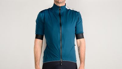 Santini Adapt Shell review: The short sleeve jacket with arm warmers included