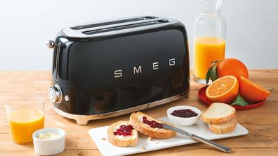 I tested the Smeg 4 Slice Toaster TSF02, and it exceeded my expectations – here's why