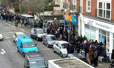 Hundreds queue at new NHS dental practice in Bristol hoping for treatment