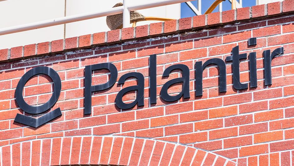 AI Stock Palantir Rebuts Bears With Strong 2024…