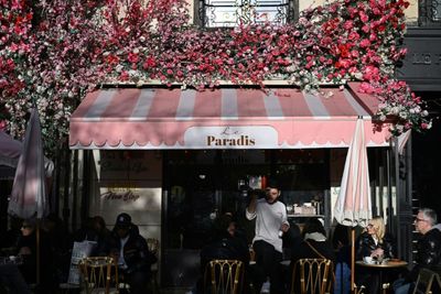 Waiters To Race Through Paris Streets As Historic Contest Returns