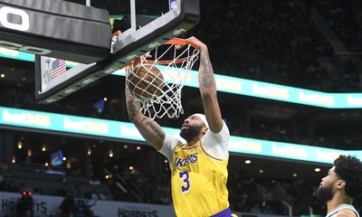 Lakers player grades: L.A. holds off the Hornets; ends road trip 4-2
