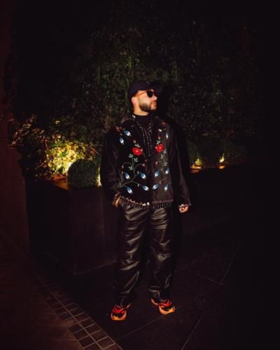 Memphis Depay Shines with Stylish Nighttime Aesthetics in Stunning Shots